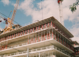 Wciągarka elektryczna - do czego się przydaje? Praktyczne zastosowania