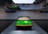 Klasyczny prototyp Alfa Romeo Carabo z przodu w muzealnej ekspozycji