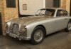 Historia marki Aston Martin od niepozornej firmy wyścigowej do dostawcy samochodów Jamesa Bonda i symbolu brytyjskiej elegancji na kołach
