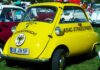 Microcary powojennej Europy – dlaczego Isetta, Messerschmitt i Goggomobil uratowały mobilność? Żółta Isetta na plenerowej wystawie zabytkowych samochodów