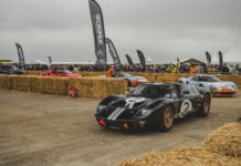 Ford GT40 kontra Ferrari 330 P4: kulisy wojny o Le Mans 1966–1967 Ford GT40 kontra Ferrari 330 P4: kulisy wojny o Le Mans 1966–1967