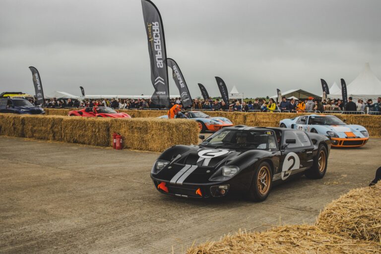 Ford GT40 kontra Ferrari 330 P4: kulisy wojny o Le Mans 1966–1967